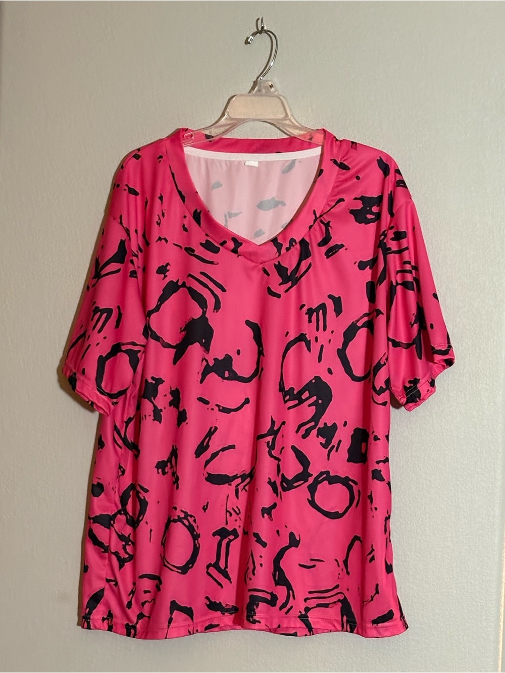 NWOT Women’s Pink Printed V-Neck Top 3XL